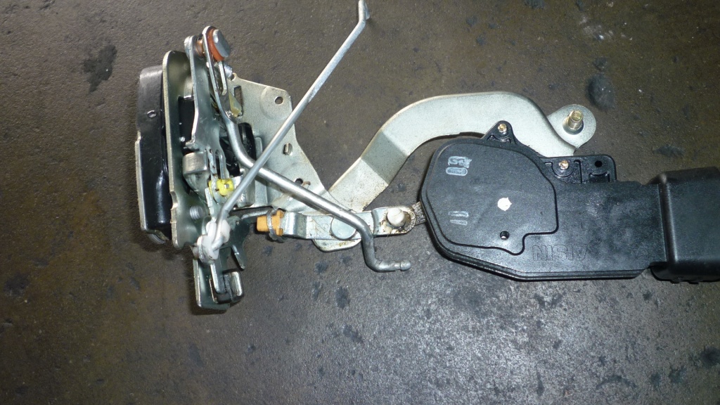 DAIHATSU J100 (KEMBARA) DOOR LOCK